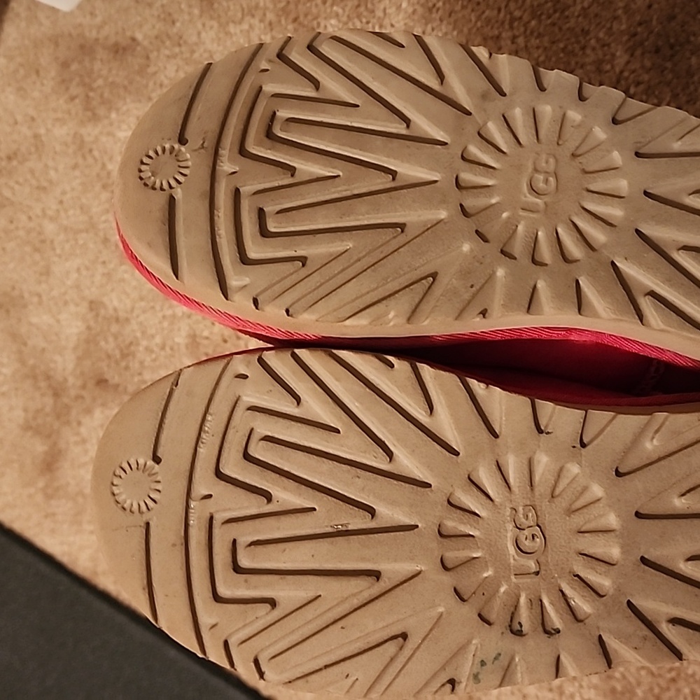 UGG Classic Ultra Mini Boots - Picture 12 of 16